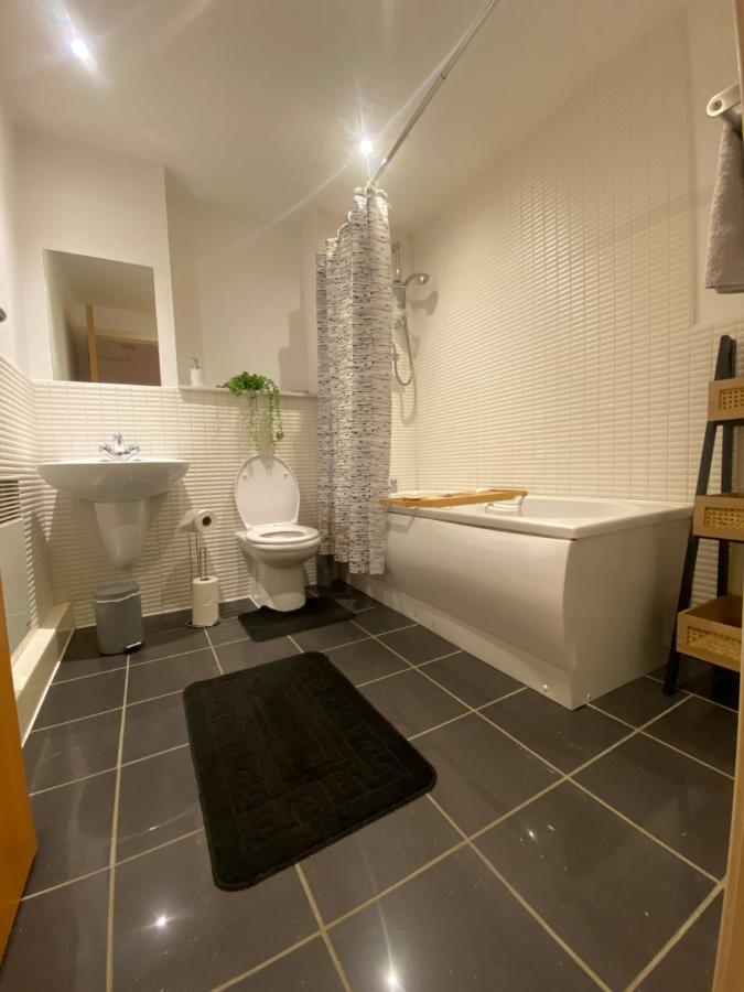 Secc&Hydro Beautiful 2Br Apartment With Free Parking Glasgow Bagian luar foto